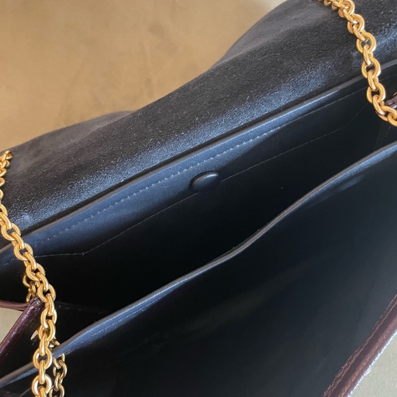 Like new Beautiful Mulberry purse with gold chain. Includes dust bag - Picture 4 of 7